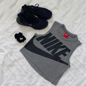 Nike Cropped Tank